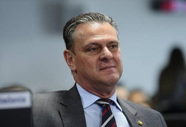 Imagem da noticia Carlos Fávaro é exonerado do cargo de ministro da Agricultura para votações no Senado