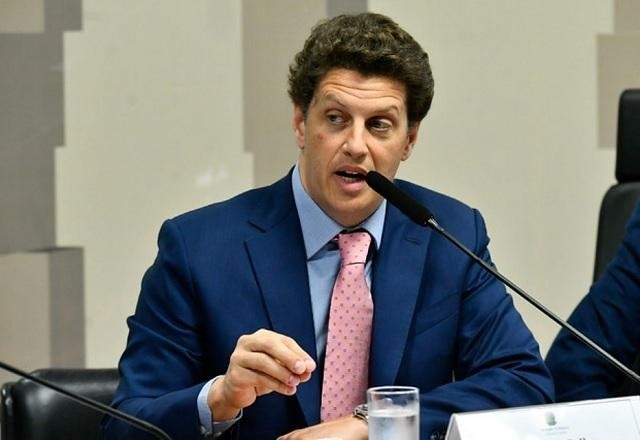 Imagem da noticia Salles: "Não é papel do Brasil vestir máscara de culpado por mudança climática"