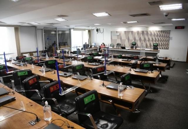 Imagem da noticia CPI critica postura "negacionista" de Bolsonaro: "Vergonha para o Brasil"
