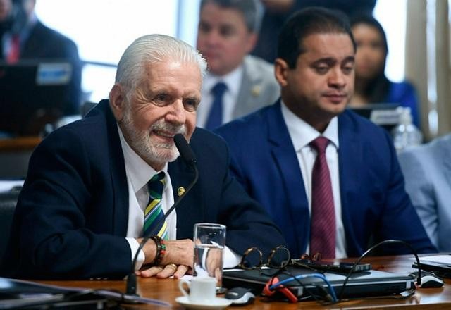 Imagem da noticia Líder do governo pede que senadores da base evitem perguntas, para ganharem tempo em sabatina