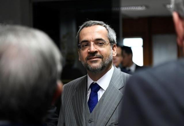 Imagem da noticia Weintraub ataca ex-chefe: "O bolsonarismo é uma lepra"