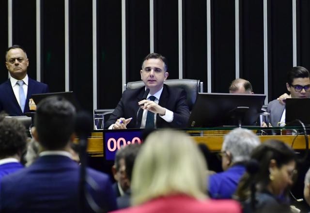 Congresso aprova R$ 15 bilhões para compensar estados e municípios