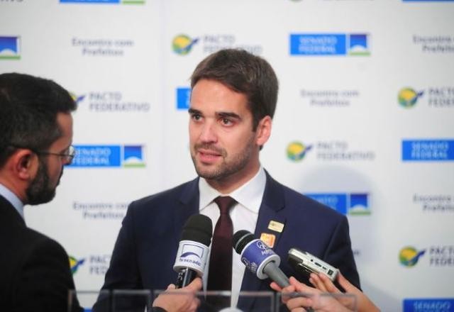 Imagem da noticia Tucanos esperam que Leite resista às pressões e confirme permanência no PSDB
