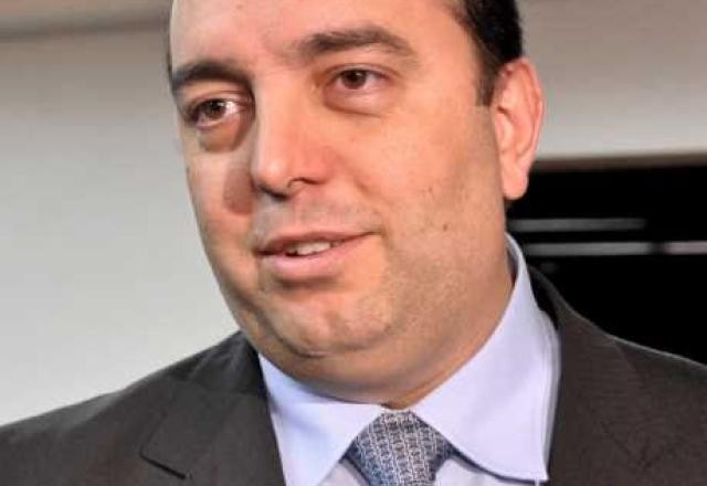 Imagem da noticia Nunes Marques restabelece mandato de deputado acusado de fake news