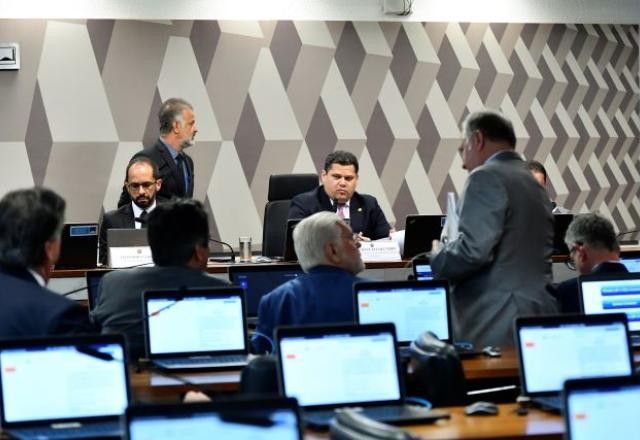 Imagem da noticia Tempo médio de 16h de sabatina ao STF e à PGR é desafio para sessão conjunta de Dino e Gonet