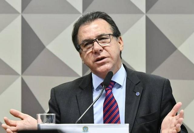 Imagem da noticia Senadores aprovam convite para que ministro explique portaria sobre trabalho em feriados