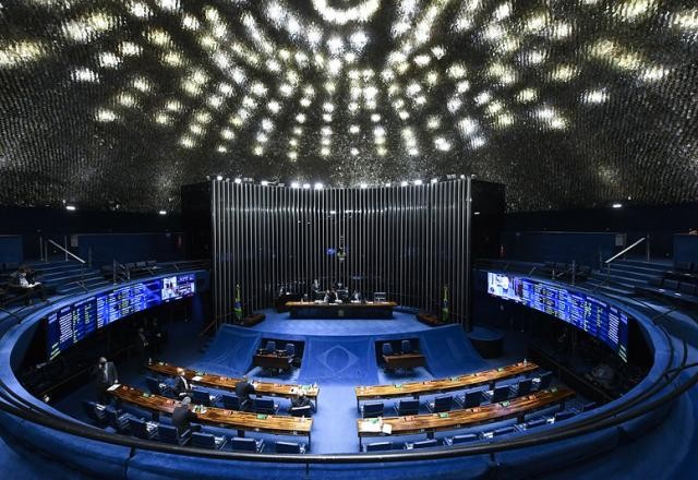 Senado adia para 4ª feira votação da PEC que limita poderes do STF