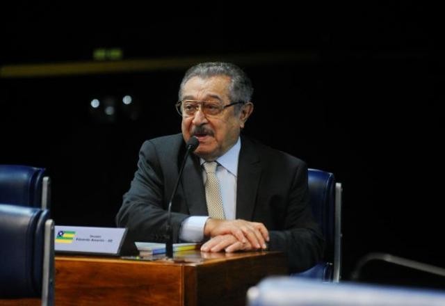 Imagem da noticia José Maranhão, senador pelo MDB da Paraíba, morre aos 87 anos de covid-19