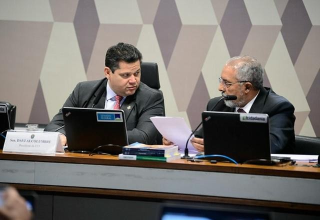 Imagem da noticia CCJ do Senado aprova PEC que limita decisões monocráticas no Supremo