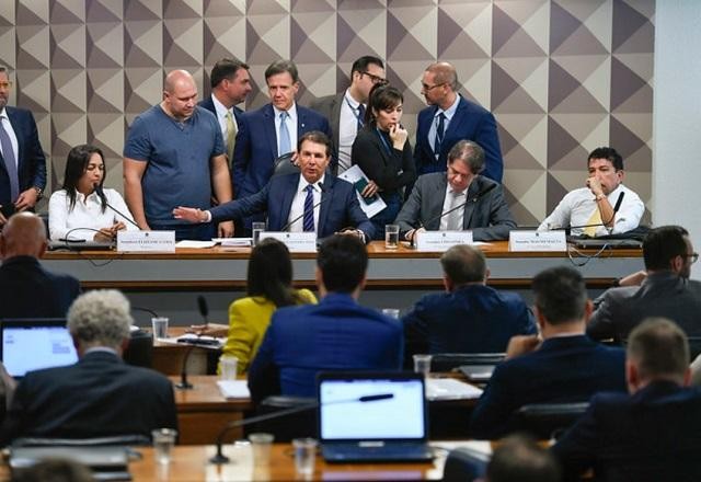 Imagem da noticia Interrupções, bronca e discussões marcam 1ª reunião da CPMI do 8/1
