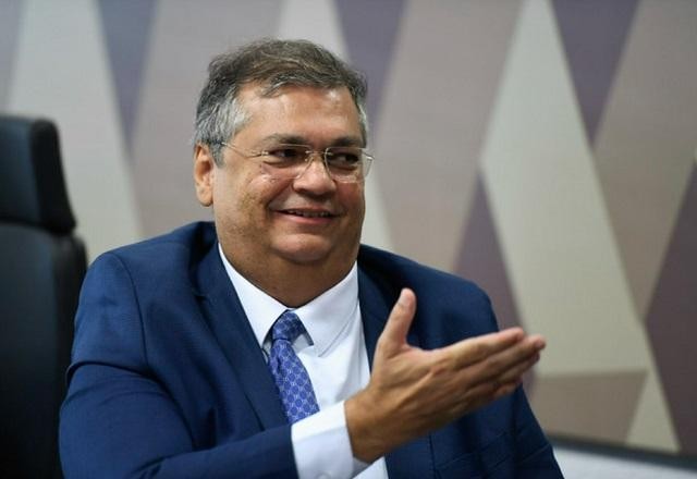 Imagem da noticia "Preciso de algum lugar para falar do Botafogo", diz Dino sobre manter redes sociais
