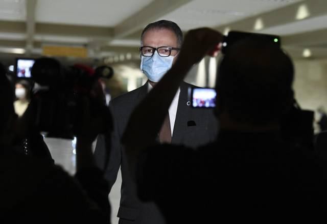 Imagem da noticia Diretor-presidente da Anvisa confirma pressão para mudar bula da cloroquina