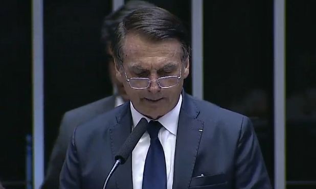 "Agradeço a Deus por estar vivo", diz Jair Bolsonaro em discurso presidencial