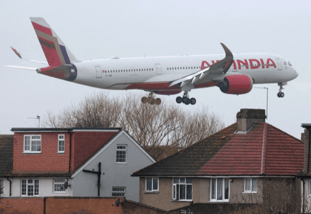 Imagem da noticia Air India foi alertada sobre falhas no gerenciamento de tripulação, antes da queda de avião que matou 260 