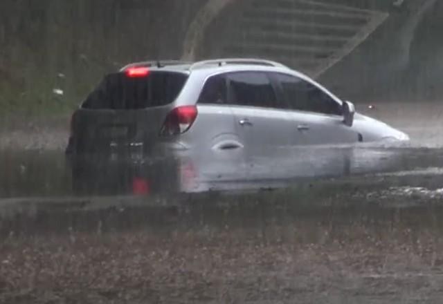 Imagem da noticia Homem desaparece após ser levado por enxurrada na Grande São Paulo