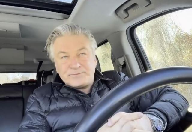 Imagem da noticia Alec Baldwin não entrega celular para investigação de morte em set