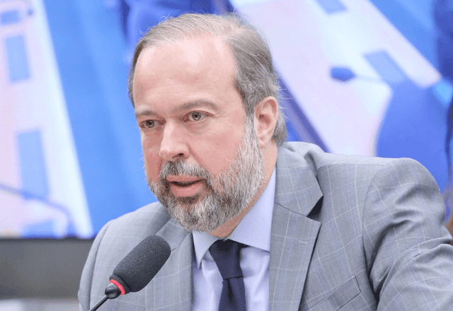 Imagem da noticia Ministro de Minas e Energia diz que futuras guerras serão por minerais críticos e defende debate sobre defesa nacional