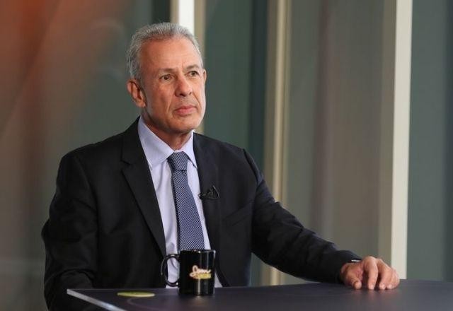 Imagem da noticia Bolsonaro exonera Ministro de Minas e Energia