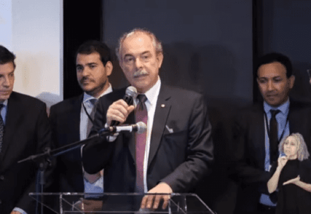 Imagem da noticia Mercadante evita falar sobre PEC e reação do mercado após discurso de Lula