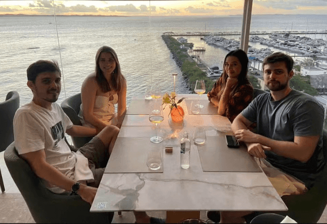 Imagem da noticia Jovens que confundiram preço de vinho no valor de R$ 1.650 por R$ 165 receberão jantar cortesia