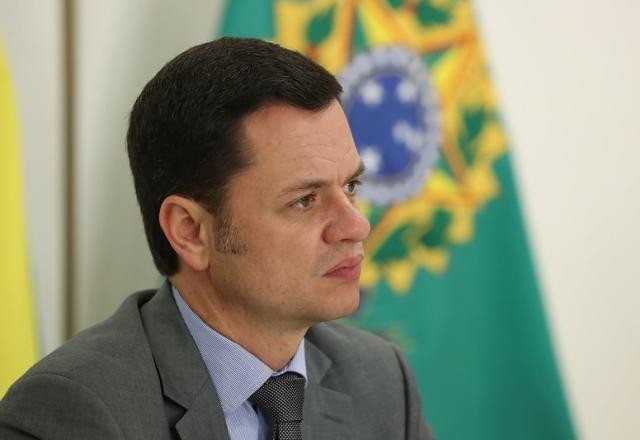 Imagem da noticia Ministro manda PF investigar site que compara Bolsonaro a Hitler