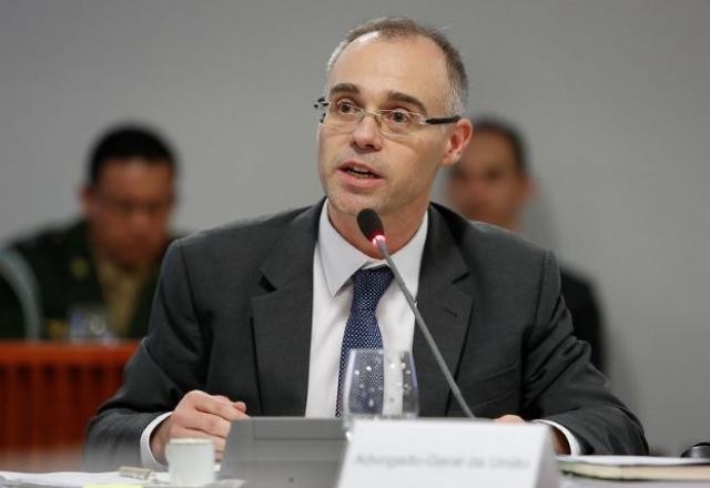 Imagem da noticia Bolsonaro indicará André Mendonça ao STF