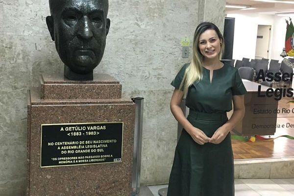 Andressa Urach é nomeada assessora na Assembleia Legislativa do RS	
