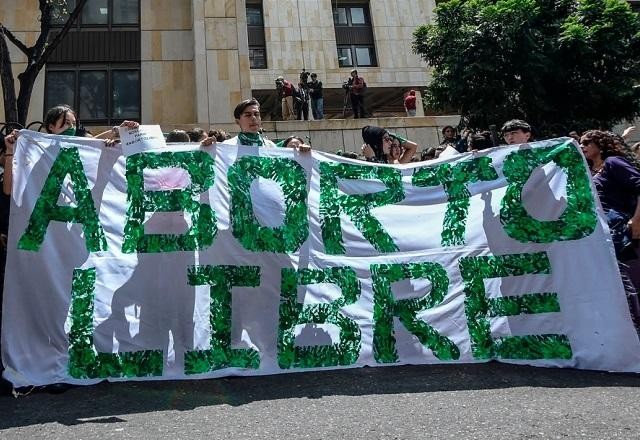 Colômbia descriminaliza aborto até 24ª semana de gravidez