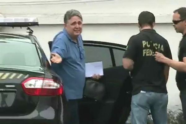 Imagem da noticia Anthony e Rosinha Garotinho evitam banho de sol no primeiro dia dentro da cadeia