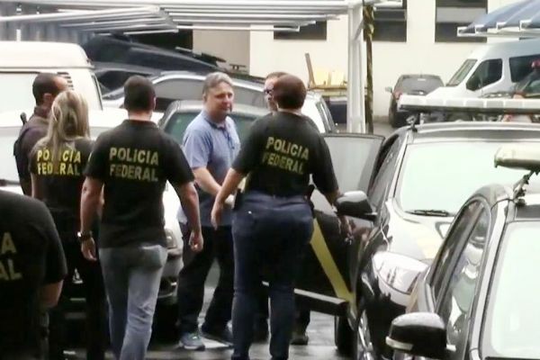 Imagem da noticia Anthony e Rosinha Garotinho são presos acusados de corrupção