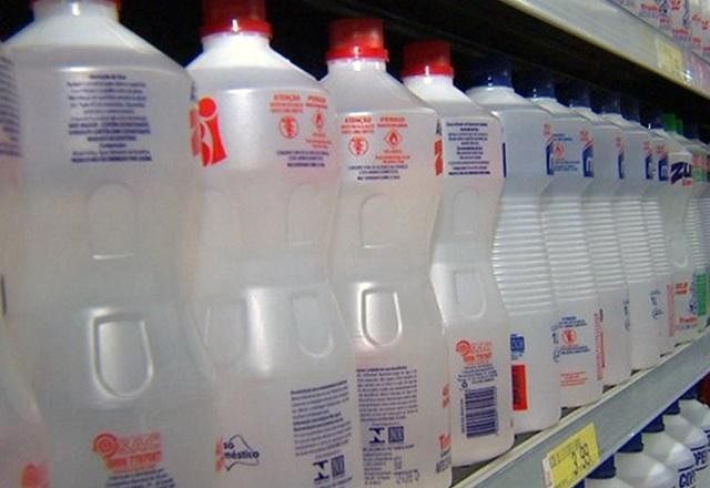 Imagem da noticia Anvisa volta a autorizar venda livre de álcool 70% na forma líquida