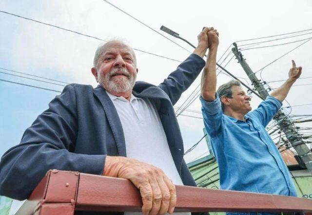 Com Haddad, Lula chega a Brasília para negociar PEC e definir ministros