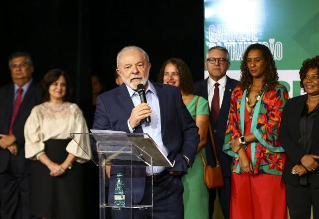Ao vivo: Lula faz primeira reunião com ministros do governo