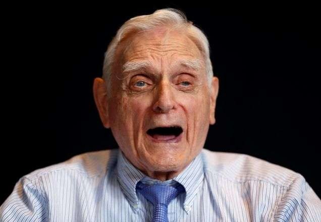 Aos 97 anos cientista se torna o homem mais velho  do mundo a ganhar o Nobel de Química