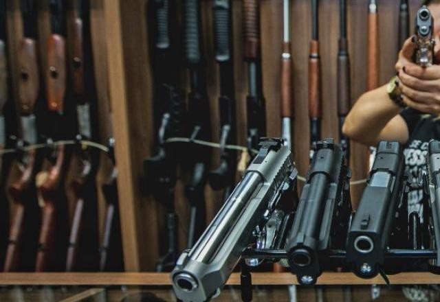 Imagem da noticia Pistola liberada por Bolsonaro bate novo recorde de apreensões no DF