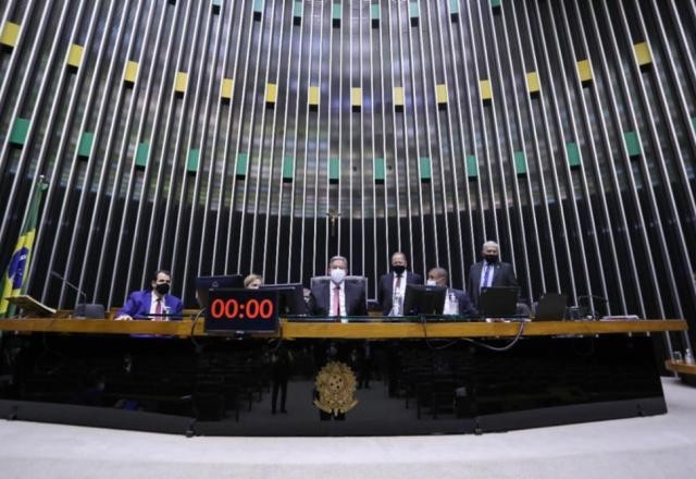 Imagem da noticia Lira estuda fatiar PEC para pagar R$ 400 do auxílio antes do Natal