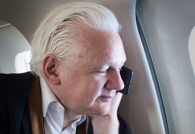 Imagem da noticia Após acordo com EUA, Julian Assange desembarca na Austrália