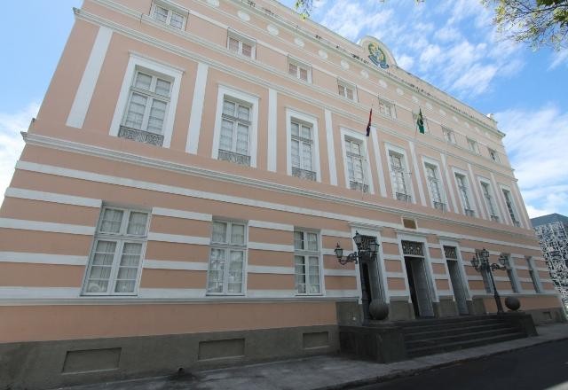 Imagem da noticia Eleições indiretas em Alagoas viram disputa judicial entre Calheiros e Lira
