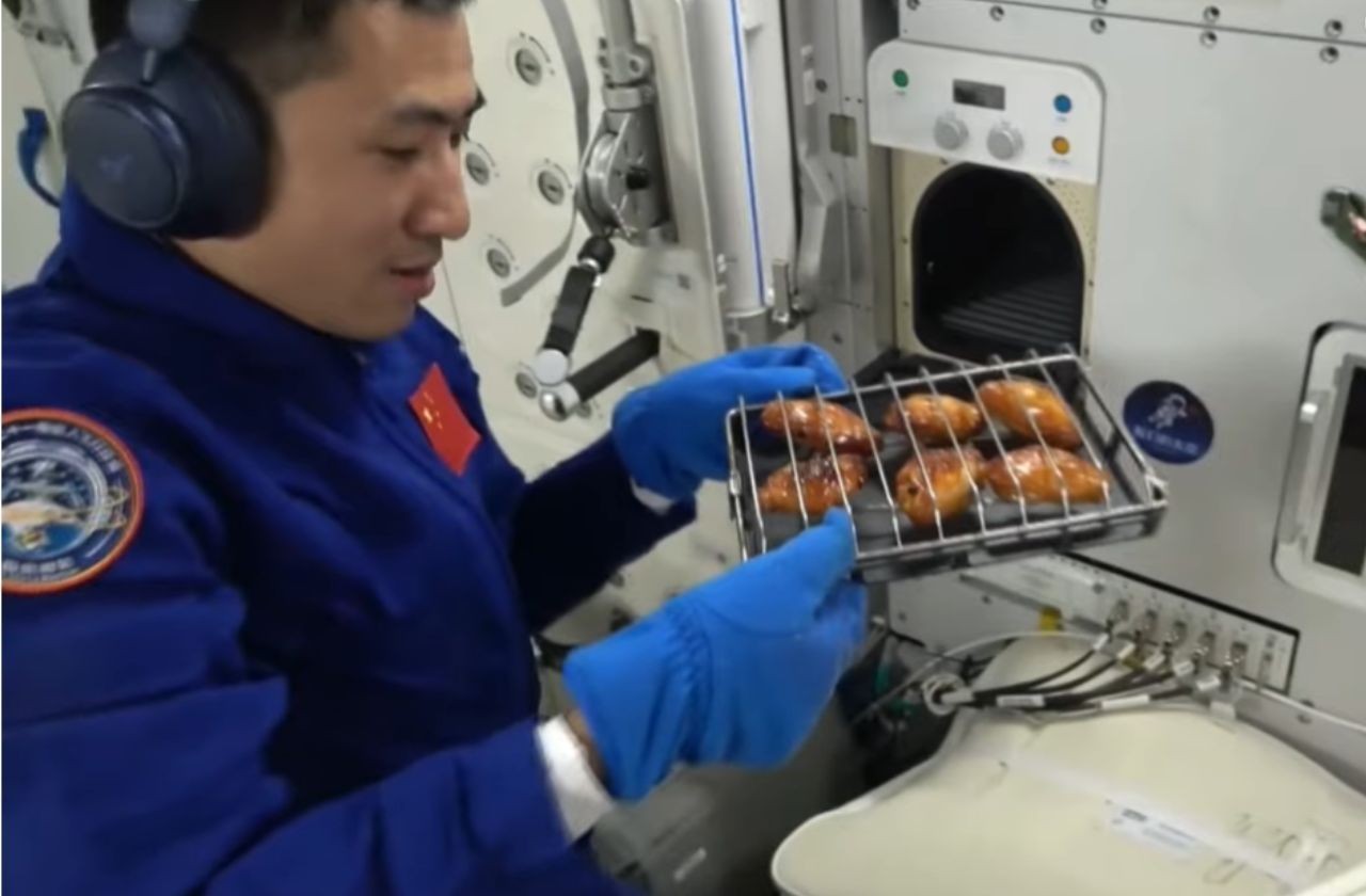 Imagem da noticia Churrasco espacial? Astronautas chineses assam carne pela 1ª vez fora da Terra; assista