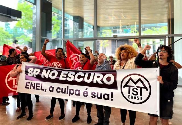 Imagem da noticia MTST realiza ato contra falta de luz na sede da Enel em São Paulo