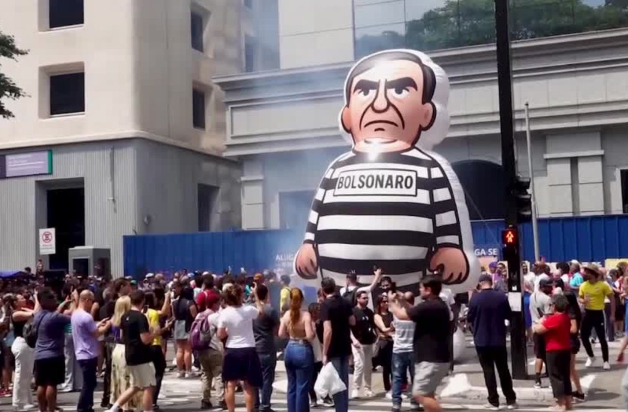 Imagem da noticia Ato em São Paulo reúne opositores de Bolsonaro após prisão 