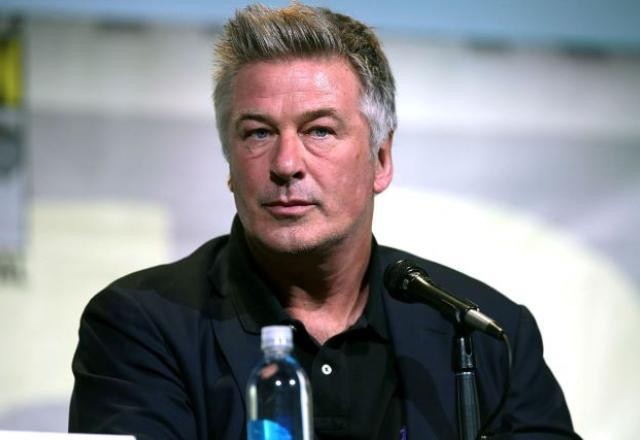 Polícia recupera projétil que pode ter sido disparado por arma de Alec Baldwin