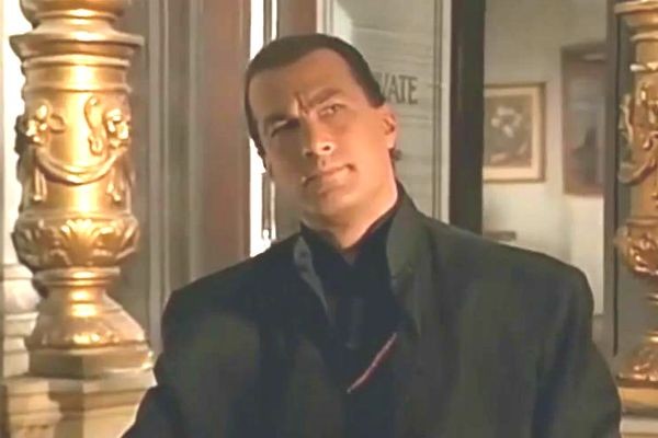 Ator Steven Seagal é acusado de assédio sexual