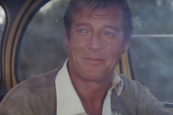 Imagem da noticia Ator britânico Roger Moore morre aos 89 anos