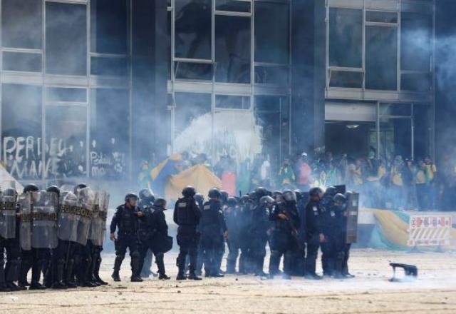 Imagem da noticia Militares envolvidos em atos golpistas de 8/1 serão julgados pelo STF