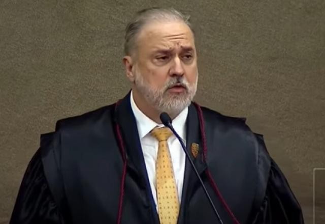 Aras discursa em posse de Moraes e fala  a favor da democracia