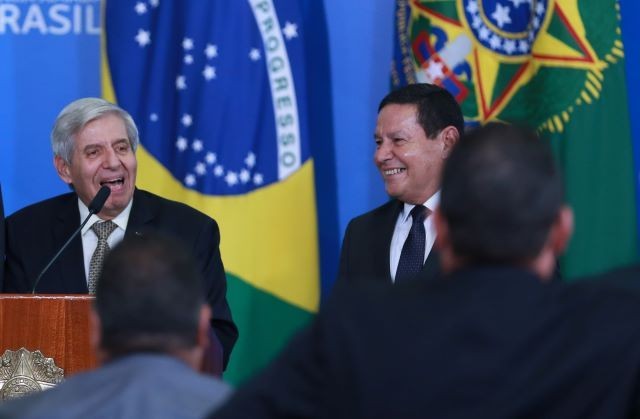 Imagem da noticia Mourão defende Augusto Heleno: "Jamais compactuaria com Abin paralela"
