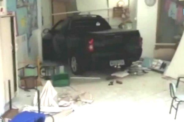 Imagem da noticia Aulas são suspensas em creche invadida por motorista embriagado