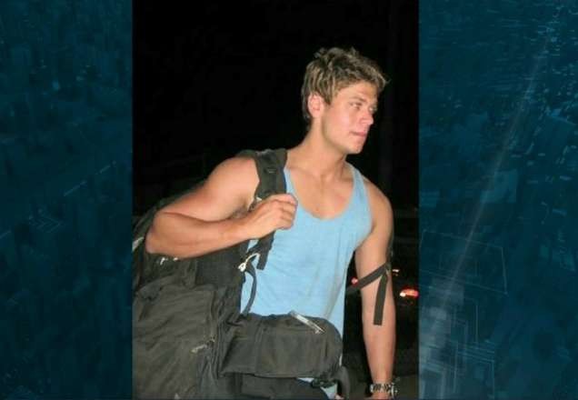 Imagem da noticia Australiano vive noite de aventura com traficantes do Complexo do Alemão