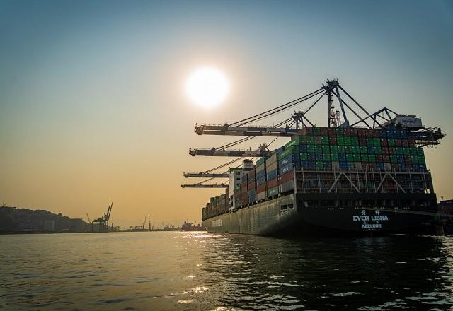 Governo anuncia redução das tarifas nos portos de Santos (SP) e Rio de Janeiro